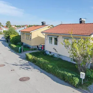 Apartment Tallkrogen Romantic House - Upper Or Lower, Stockholm